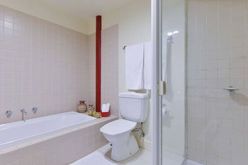 Anchor On Little Collins - Lightning Ridge Tourism 3