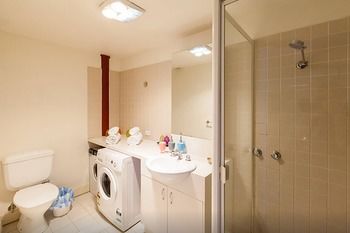 Anchor On Little Collins - Lightning Ridge Tourism 6