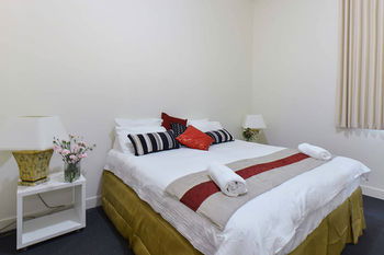 Anchor On Little Collins - Lightning Ridge Tourism 9