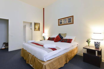 Anchor On Little Collins - Lightning Ridge Tourism 10