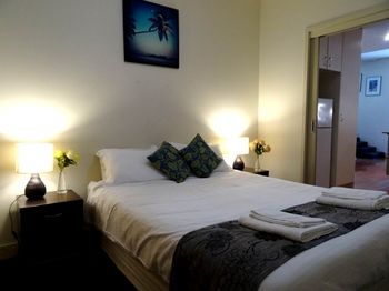 Anchor On Little Collins - Lightning Ridge Tourism 13