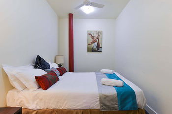 Anchor On Little Collins - Lightning Ridge Tourism 14