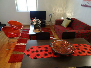 Anchor On Little Collins - Lightning Ridge Tourism 24