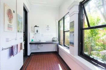 The Village Glebe - Hostel - Lightning Ridge Tourism 8