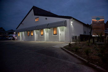 Grand Hotel Wyong - Lightning Ridge Tourism 10