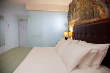 Grand Hotel Wyong - Lightning Ridge Tourism 14