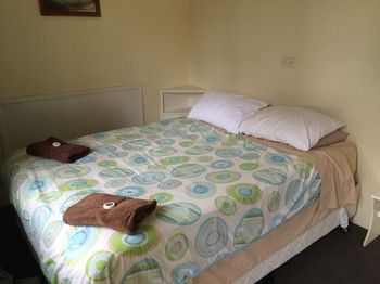 Wisemans Inn Hotel - Lightning Ridge Tourism 0
