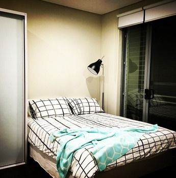 Bespoke Creative Serviced Apartments - Lightning Ridge Tourism 7