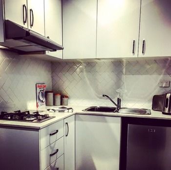 Bespoke Creative Serviced Apartments - Lightning Ridge Tourism 10
