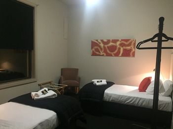 The Criterion Pub And Kitchen Carrington - Lightning Ridge Tourism 5