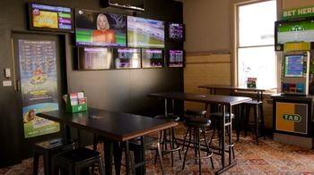 The Criterion Pub And Kitchen Carrington - Lightning Ridge Tourism 8