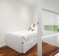 Melbourne Holiday Apartments Flinders Wharf - Lightning Ridge Tourism