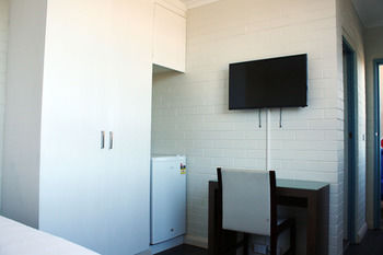 Coogee Prime Lodge - Lightning Ridge Tourism 8