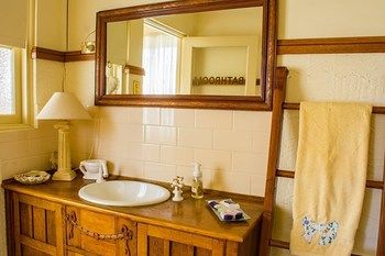 Segenhoe Inn Historic Bed & Breakfast - Lightning Ridge Tourism 6