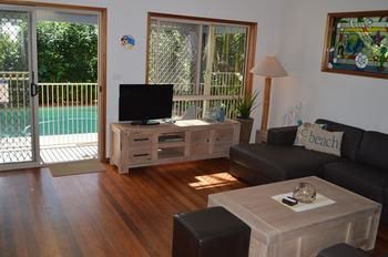Palms Coolum Beach - Lightning Ridge Tourism 0