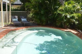 Palms Coolum Beach - Lightning Ridge Tourism 3