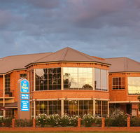 Best Western Plus Hovell Tree Inn - Lightning Ridge Tourism