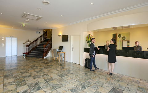 Best Western Plus Hovell Tree Inn - Lightning Ridge Tourism 7