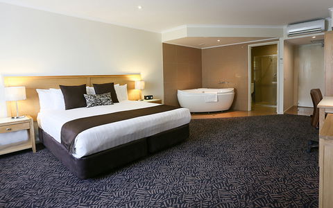Best Western Plus Hovell Tree Inn - Lightning Ridge Tourism 11