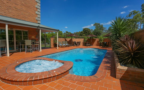 Best Western Plus Hovell Tree Inn - Lightning Ridge Tourism 28