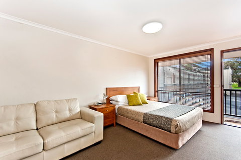 BEST WESTERN Tudor Motor Inn - Lightning Ridge Tourism 2