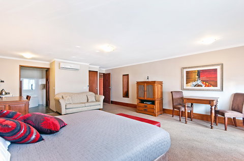 BEST WESTERN Tudor Motor Inn - Lightning Ridge Tourism 6