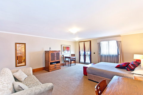 BEST WESTERN Tudor Motor Inn - Lightning Ridge Tourism 7