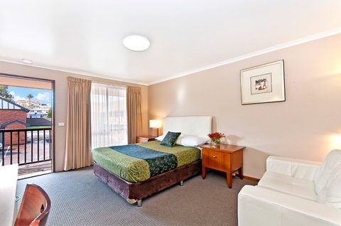 BEST WESTERN Tudor Motor Inn - Lightning Ridge Tourism 9