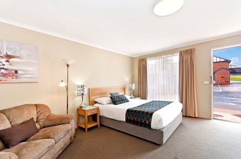 BEST WESTERN Tudor Motor Inn - Lightning Ridge Tourism 10