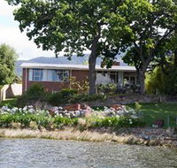 Waterside Accommodation - Derwent Hideaway