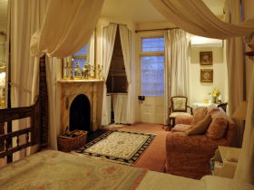 Alice's Cottages & Spa Hideaways - Lightning Ridge Tourism 1