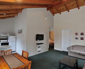 Aspect Tamar Valley Resort, Grindelwald - Lightning Ridge Tourism 3