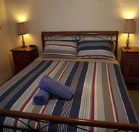 The Spotted Salmon Cottage - Lightning Ridge Tourism