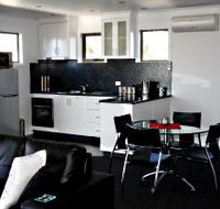 Rosie's Cottage and Town House - Lightning Ridge Tourism