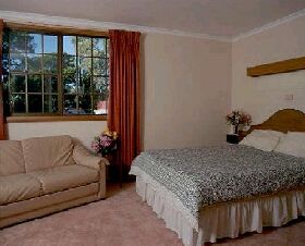 Bridport Bay Inn - Lightning Ridge Tourism 0