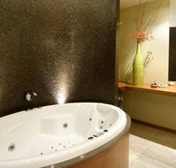 Hepburn Spa Pavilions - Saffron - Lightning Ridge Tourism