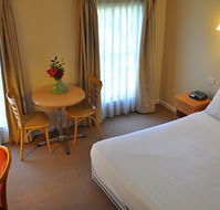 Glen Inn Motel  Apartments - Lightning Ridge Tourism