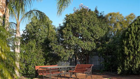Pioneer Station Motor Inn - Lightning Ridge Tourism 1