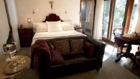 Forlonge Bed & Breakfast - Lightning Ridge Tourism 1