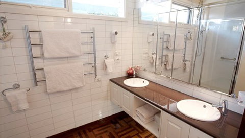 Forlonge Bed & Breakfast - Lightning Ridge Tourism 6