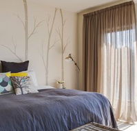 Lakeside Villas at Crittenden Estate - Lightning Ridge Tourism