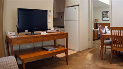 Alzburg Resort Mansfield - Lightning Ridge Tourism 4