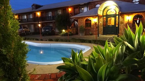 Hermitage Motor Inn - Lightning Ridge Tourism 0