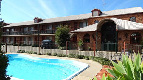 Hermitage Motor Inn - Lightning Ridge Tourism 3