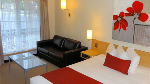 Hermitage Motor Inn - Lightning Ridge Tourism 4