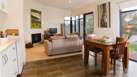 Aireys Inlet Getaway Resort - Lightning Ridge Tourism 1