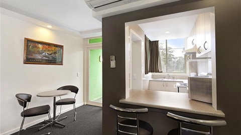 Best Western Melbourne's Princes Park Motor Inn - Lightning Ridge Tourism 5
