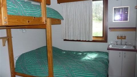 Leeton Lodge - Lightning Ridge Tourism 2