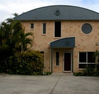 Beach House Redcliffe - Lightning Ridge Tourism