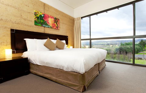 Balgownie Estate - Lightning Ridge Tourism 3